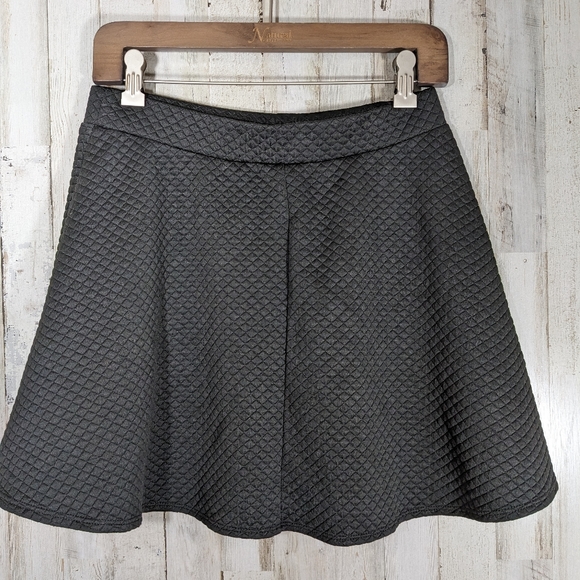 Joe Benbasset Black Stretchy Quilted Mini Skirt Size Large Flare Elastic Waist - Picture 2 of 4